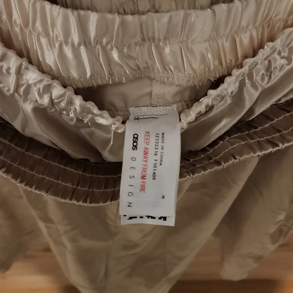 ASOS Gold Short Size Medium - Picture 2 of 3